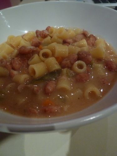 borlotti,pâtes,huile d'olive,parmesan,piment d'espelette,carotte,oignon,céleri,ail,tomates,sauge,laurier