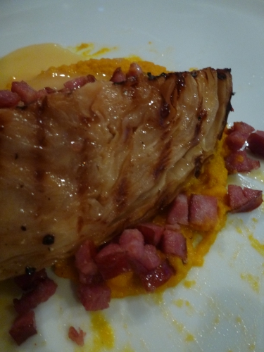 chou pointu,carottes jaunes,harissa,saucisson de morteau,vin blanc,riesling,citron,beurre,echalote,jus de choucroute