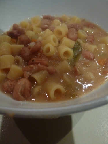 borlotti,pâtes,huile d'olive,parmesan,piment d'espelette,carotte,oignon,céleri,ail,tomates,sauge,laurier