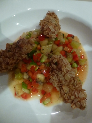 kiwi jaune,kiwi vert,poivron rouge,concombre,jeunes oignons,coriandre moulue,citron,piment d'espelette,piment de cayenne,poulet,oeufs,flocons d'avoine,sauce soja,ciboulette,huile de pépins de raisins,curry