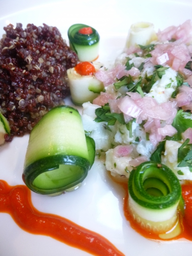 quinoa,bouillon de légumes,cabillaud,poivron rouge,piquillos,piment d'espelette,courgette,huile d'olive,citron vert,echalote,vinaigre de vin blanc,sucre,coriandre