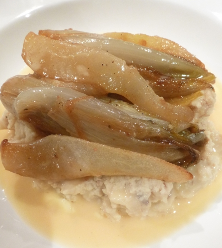 pommes de terre,beurre,lait,anis etoilé,ail,thym,laurier,maquereau fumé,bière blanche,echalote,crème,chicons,poires,chicorée,muscade,jus de poire,sucre,citron