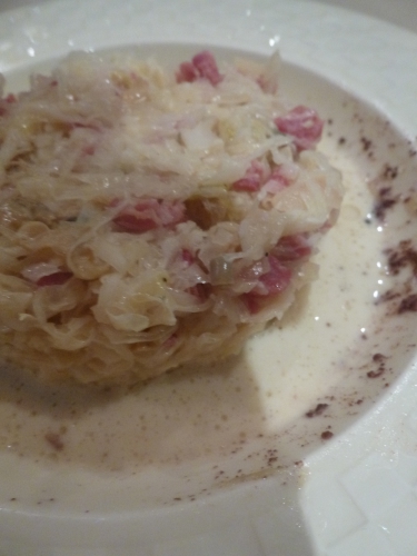 choucroute,saucisse sèchée,bloedpanch,crème,gueuze,cantillon,bulots,court-bouillon,oignon,baies de genièvre,clou de girofle,saindoux