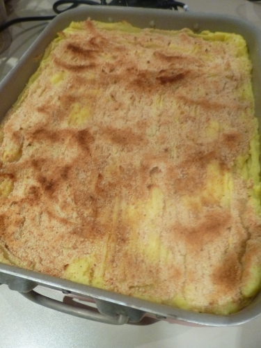 boudin noir,pommes de terre,oignons,ail,chou vert frisé,vinaigre de vin blanc,crème liquide,beurre,muscade