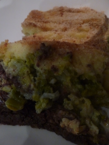 boudin noir,pommes de terre,oignons,ail,chou vert frisé,vinaigre de vin blanc,crème liquide,beurre,muscade