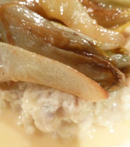pommes de terre,beurre,lait,anis etoilé,ail,thym,laurier,maquereau fumé,bière blanche,echalote,crème,chicons,poires,chicorée,muscade,jus de poire,sucre,citron
