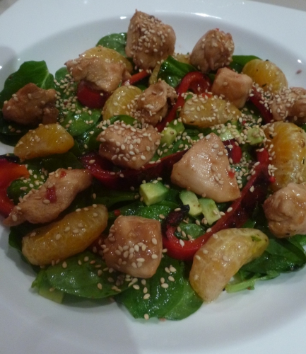 poulet,epinards,poivron rouge,clémentines,graines de sésame,huile d'olive,thym,piment,sirop d'érable,sauce teriyaki,moutarde,avocat