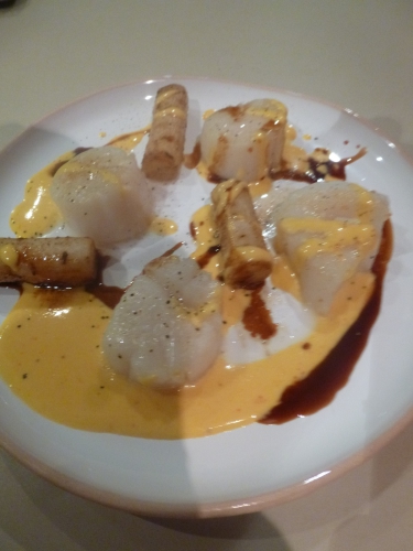 salsifis,coquilles st jacques,mimolette,café,fond de veau brun,chicorée,vinaigre de xères,mycrio,fleur de sel,crème,citron,vin blanc,piment d'espelette