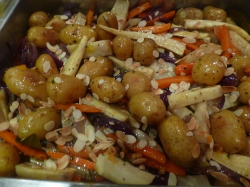 grenailles,céleri rave,carottes,panais,oignon rouge,beurre demi-sel,huile d'olive,miel,laurier,romarin,huile d'amandes,amandes effilées,ecorce d'oranges confites,ciboulette,orange