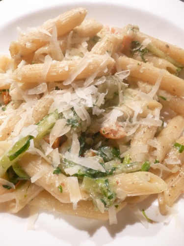 oignon,carotte,anchois,piment,penne,puntarella,cimata,oeufs,pecorino,parmesan,bouillon de légumes