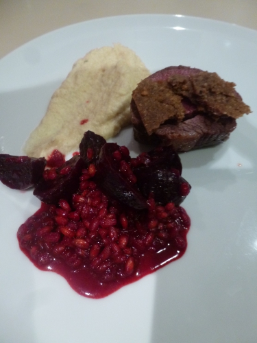 cerf,crème de marrons,noisettes,beurre,chapelure,oeufs,céleri rave,sel de guérande,lait,crème,vanille,betterave,bouillon de légumes,oignons rouges,orge perlé,vin blanc,piment d'espelette,parmesan,vinaigre de xères