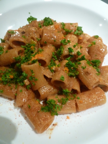 Crème de Langoustines, Echalote, Vin Blanc, Coulis de Tomates, Ail Noir, Ketchup, Granny Smith, Rigatoni, Persil Plat, Bottarge, Poutargue, Zeste d'Orange, Citron, Crème