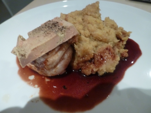 echalotes,thym,laurier,persil,ail,vin rouge,fond de veau,beurre,crème,miel d'accacia,magret de canard,foie gras mi-cuit,crème de cèpes,jus de truffe,pommes de terre