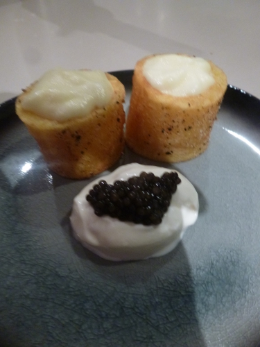 Pommes de Terre, Huile de friture, Haddock Fumé, Caviar, Crème Epaisse, Beurre, Crème