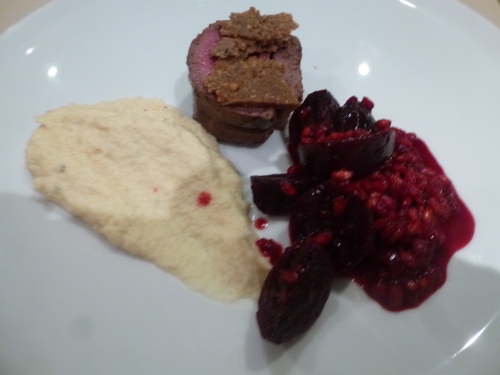 cerf,crème de marrons,noisettes,beurre,chapelure,oeufs,céleri rave,sel de guérande,lait,crème,vanille,betterave,bouillon de légumes,oignons rouges,orge perlé,vin blanc,piment d'espelette,parmesan,vinaigre de xères