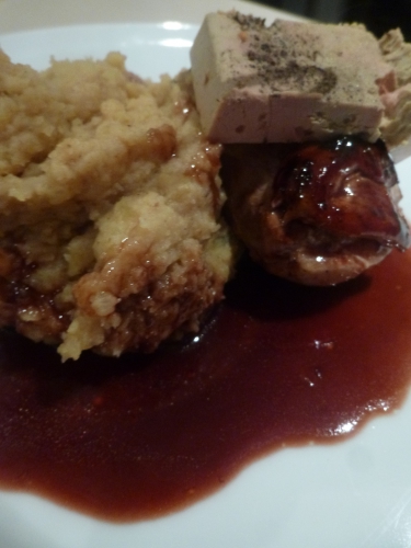 echalotes,thym,laurier,persil,ail,vin rouge,fond de veau,beurre,crème,miel d'accacia,magret de canard,foie gras mi-cuit,crème de cèpes,jus de truffe,pommes de terre