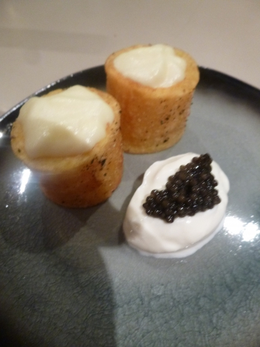 Pommes de Terre, Huile de friture, Haddock Fumé, Caviar, Crème Epaisse, Beurre, Crème