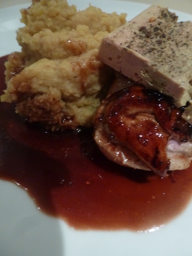 echalotes,thym,laurier,persil,ail,vin rouge,fond de veau,beurre,crème,miel d'accacia,magret de canard,foie gras mi-cuit,crème de cèpes,jus de truffe,pommes de terre