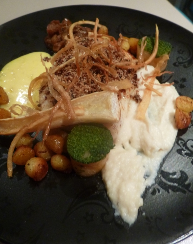 cabillaud,gros sel,saucisson d montbélirard,noisettes,racines de persil,chicons,sucre cassonade,parmesan,bouillon de volaille,persil plat,pommes de terre,muscade,beurre,crème epaisse,citron,oeufs,vin blanc,pickles