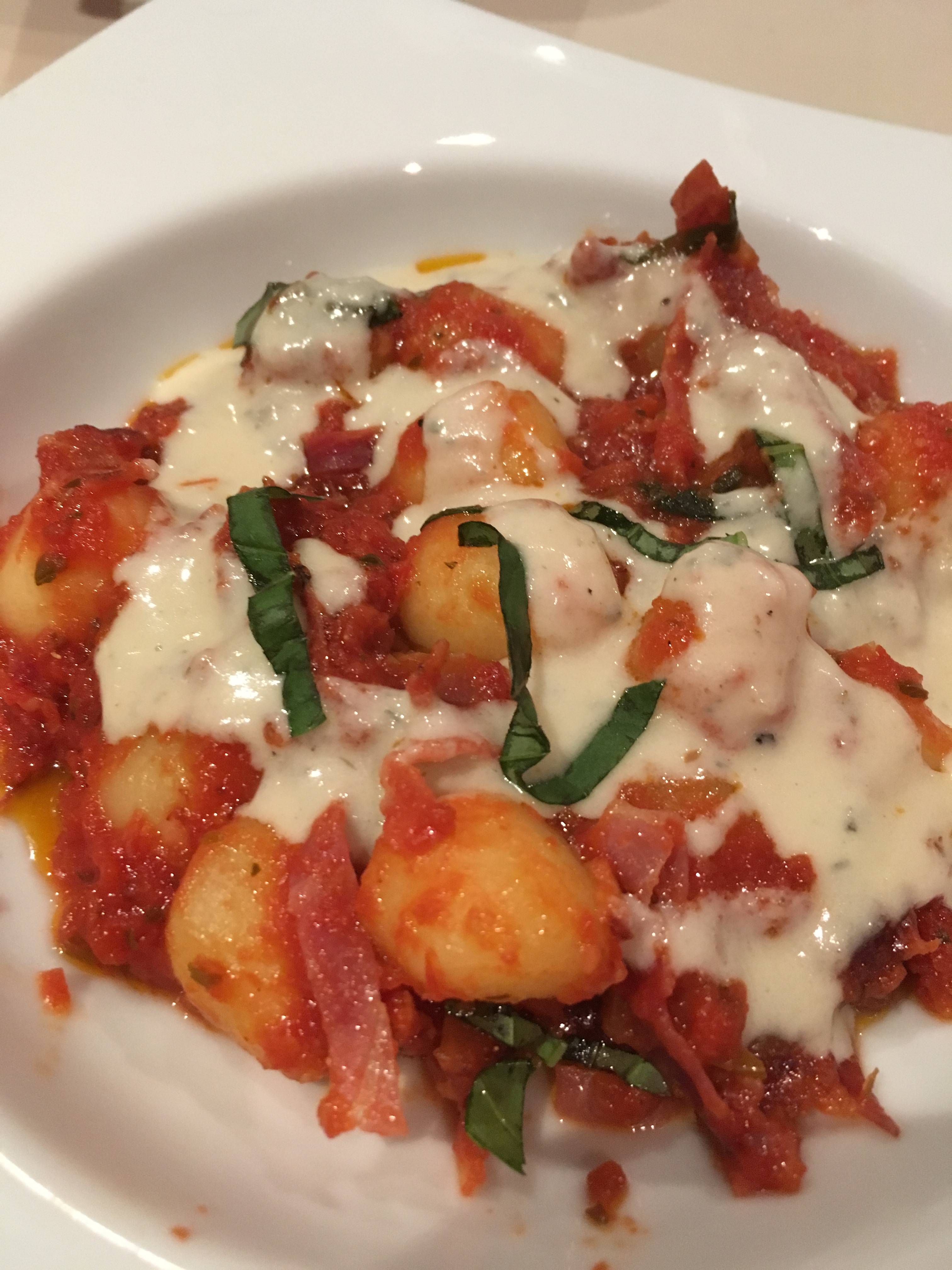 45314132_205575957028894_3411344406970630144_n