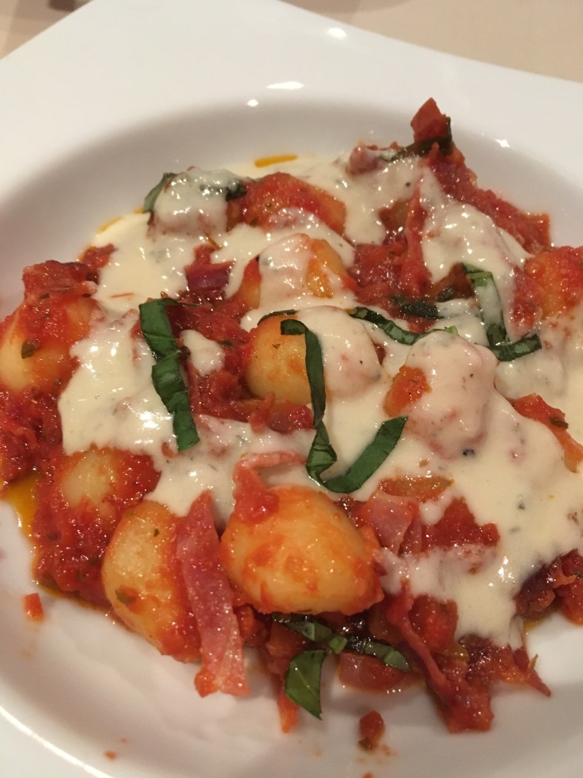 45314132_205575957028894_3411344406970630144_n