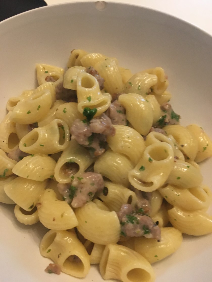 60209352_677046749408916_3409600280881266688_n